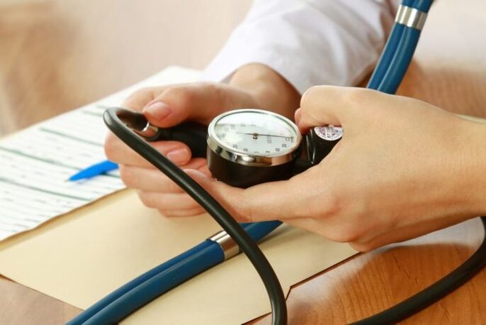 misurazione della pressione sanguigna per l'ipertensione